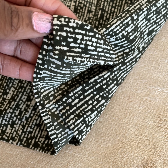 Ellen Tracy Pleated Sleeveless Top - Size M - Picture 10 of 11